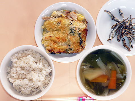 白菜のグラタンと玉葱・人参等のスープとじゃこごはん