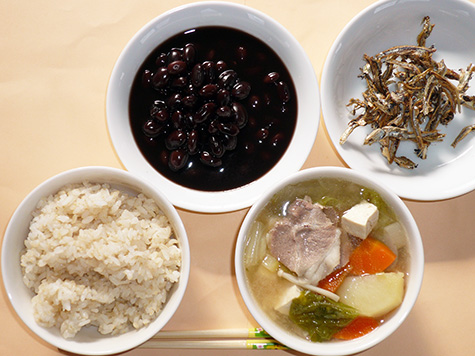 豚汁と黒豆とごはん