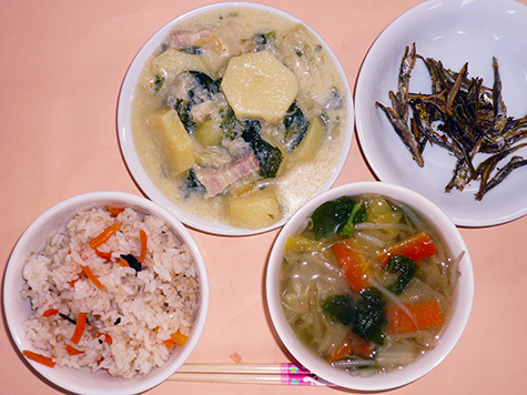 じゃが芋のミルク煮風と菜の花・白菜の味噌汁と梅ごはん