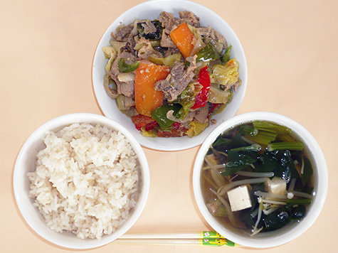 味噌焼肉とほうれん草・豆腐のすまし汁とごはん