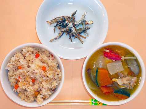 チーム野菜の豚汁と人参ごはん