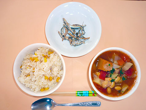 チーム野菜のミネストローネとコーンピラフ