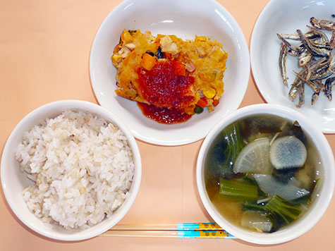 チーム野菜のミートローフと大根の味噌汁ともち麦ごはん