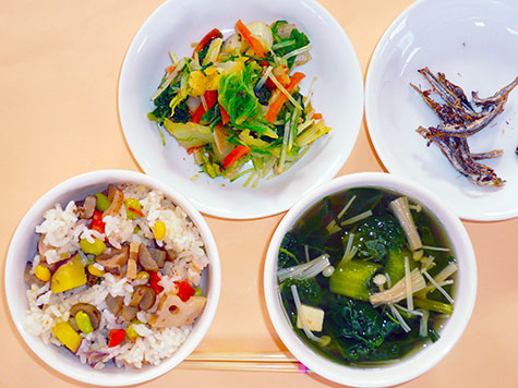 吹き寄せごはんと白菜・水菜の和え物とかつお菜・豆腐のすまし汁