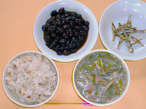 沢煮椀と黒豆ともち麦ごはん
