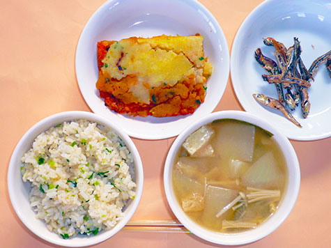 大豆ミートとかぼちゃ入りシェパーズパイとかぶ・わかめの味噌汁と菜飯