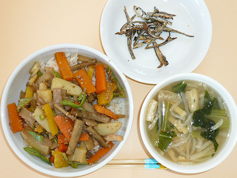カラフルきんぴら丼と切り干し大根・揚げの味噌汁