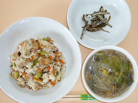 混ぜチャーハンと春雨・レタスのスープ