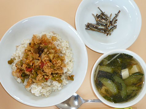 タコライスときゅうり・わかめのスープ