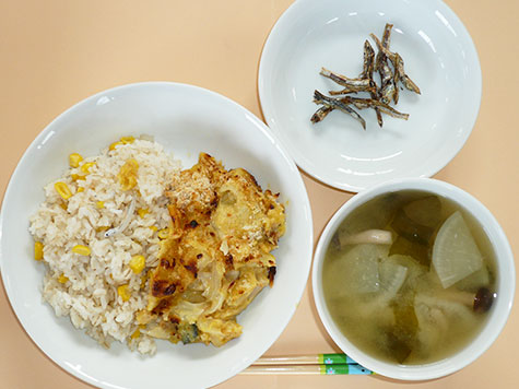 かぼちゃとポテトの豆乳グラタンとじゃこ入りコーンピラフと大根・わかめの味噌汁