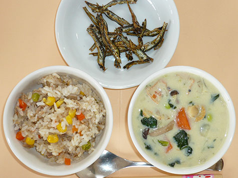 ベビーホタテの豆乳シチューとツナピラフ