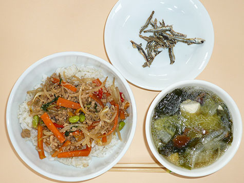 ビビンバ丼と豆腐・わかめのスープ