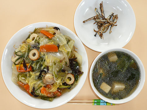 皿うどんと豆腐・ごぼうのスープ
