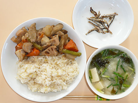がめ煮と長芋・豆腐のすまし汁ともちきびごはん