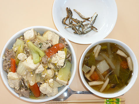 豆腐の中華煮丼とかぶ・トマトのスープ