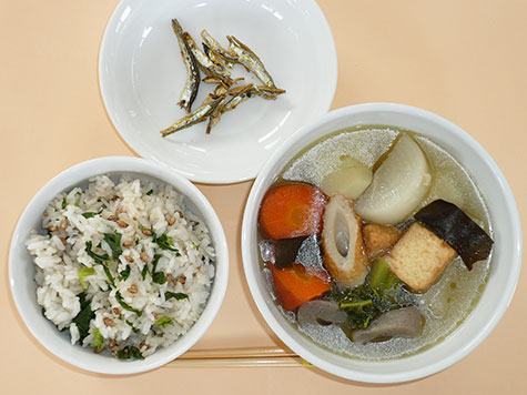 野菜たっぷりおでんとじゃこ入り菜めし