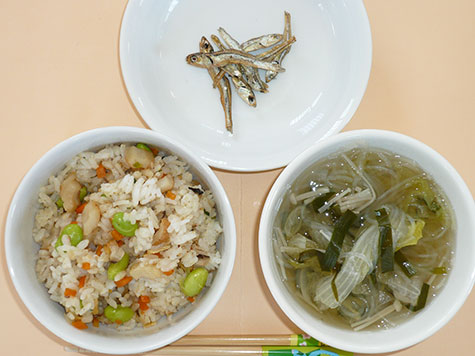 混ぜ炒飯と春雨・レタスのスープ