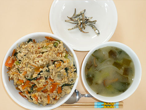 納豆丼とじゃが芋の味噌汁