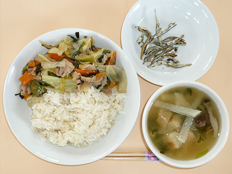 回鍋肉と大根・春菊・麩の味噌汁とごはん