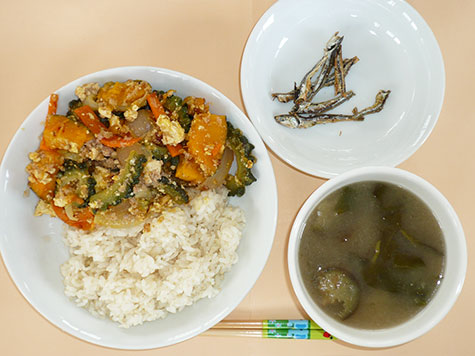 ゴーヤチャンプルと茄子の味噌汁