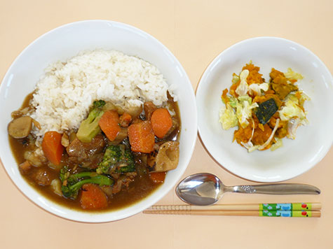 チーム野菜カレーとかぼちゃサラダ