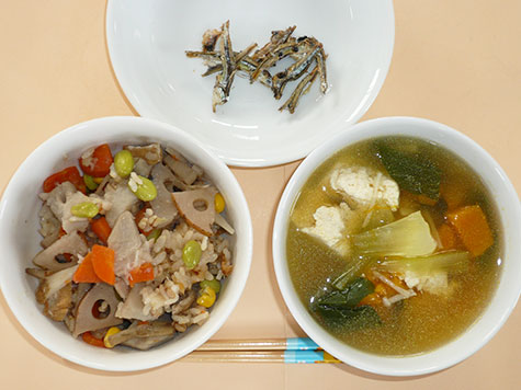 吹き寄せご飯とかぼちゃ・チンゲン菜の味噌汁