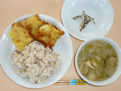 シェパーズパイと白菜・揚げの味噌汁とごはん