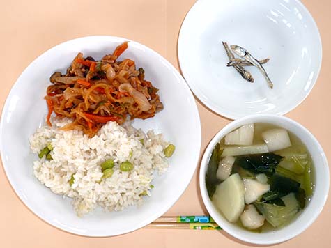 切干し大根のナポリタン風とキャベツ・じゃが芋の味噌汁とピースご飯
