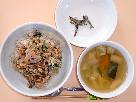 納豆丼とかぼちゃの味噌汁