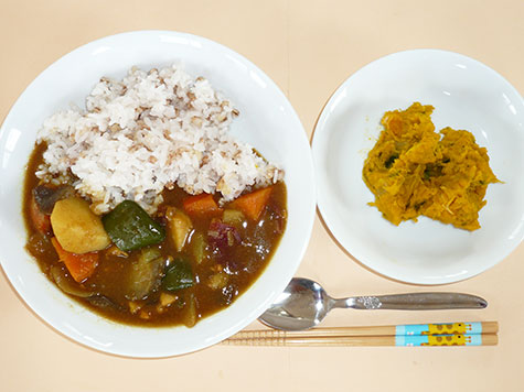 チーム野菜のカレーとかぼちゃサラダ
