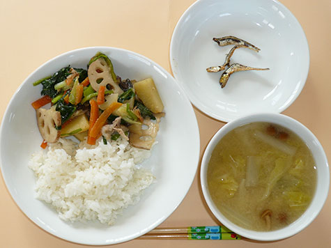 青菜のにんにく炒めと白菜・なめこの味噌汁とごはん
