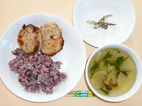 蓮根の挟み焼きと大根・しめじのすまし汁とごはん