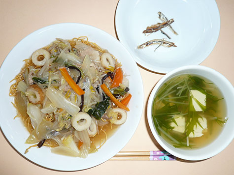皿うどんと豆腐・水菜のスープ