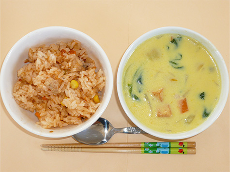チキンライスと豆乳スープ