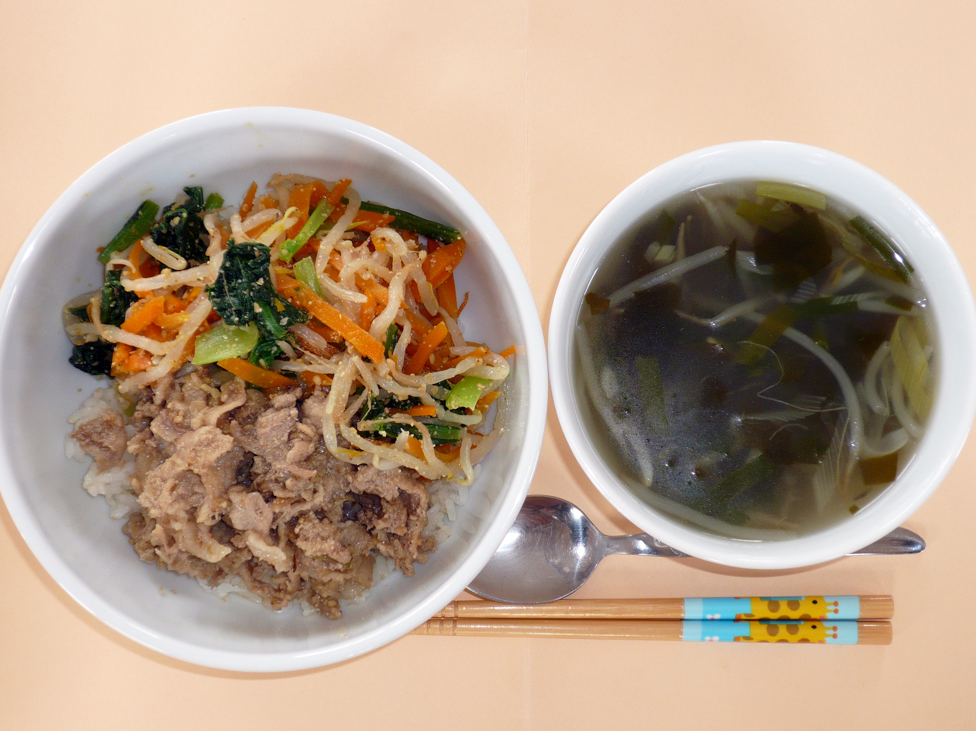 ビビンバ丼とわかめのスープ