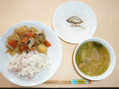 肉じゃがと納豆汁と梅ごはん