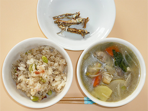 鶏汁と梅入り枝豆ごはん