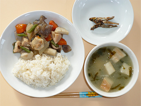 がめ煮と長芋・豆腐のすまし汁とごはん