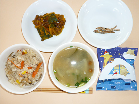 いとこ煮と五目ご飯と納豆汁とデザート