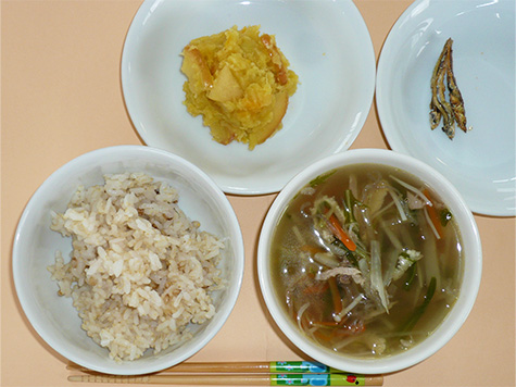 沢煮椀とりんご・さつまいものきんとんともち麦ごはん