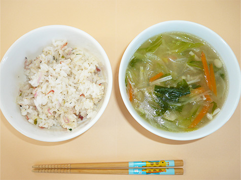 春雨とレタスのスープと梅ごはん