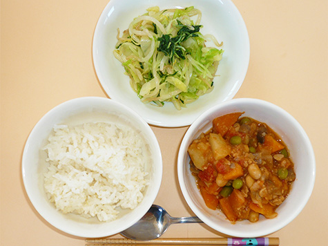 ポークビーンズとキャベツの和え物とごはん