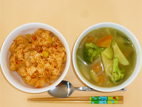 チキンライスと野菜たっぷりコンソメスープ
