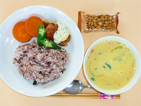 チキン南蛮と温野菜と豆乳スープと15穀米ごはん