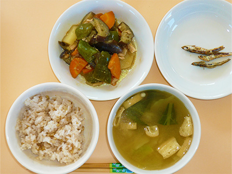鶏と野菜の南蛮炒めと小松菜・えのきの味噌汁とごはん