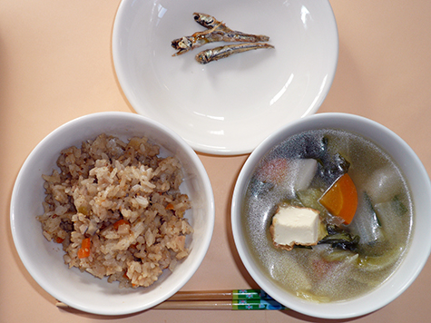 そぼろ蓮根の混ぜごはんと具沢山味噌汁