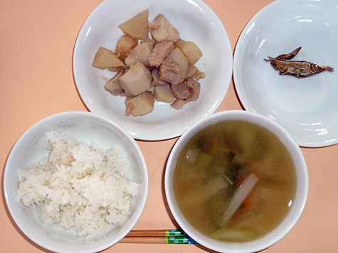 鶏汁とひじきの煮物とごはん