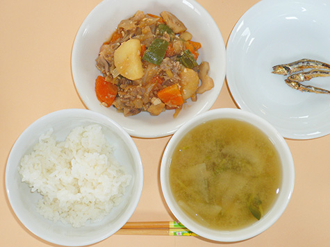 酢豚と豆苗・大根の味噌汁とごはん