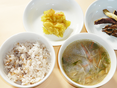 沢煮椀とりんご・さつま芋のきんとんともち麦ごはん