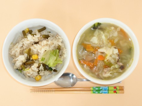椎茸・キャベツのチキンスープと混ぜチャーハン